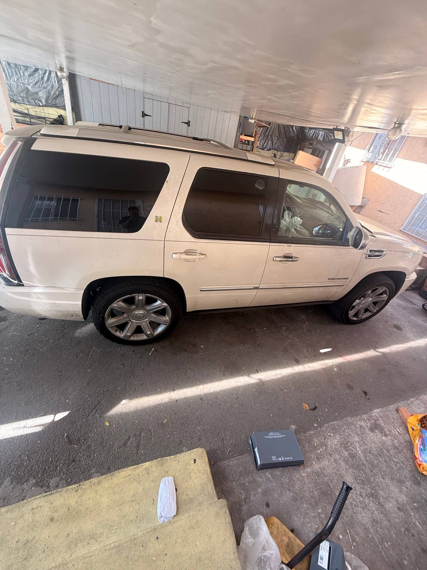 2012 Cadillac Escalade Hybrid 4WD photo 1
