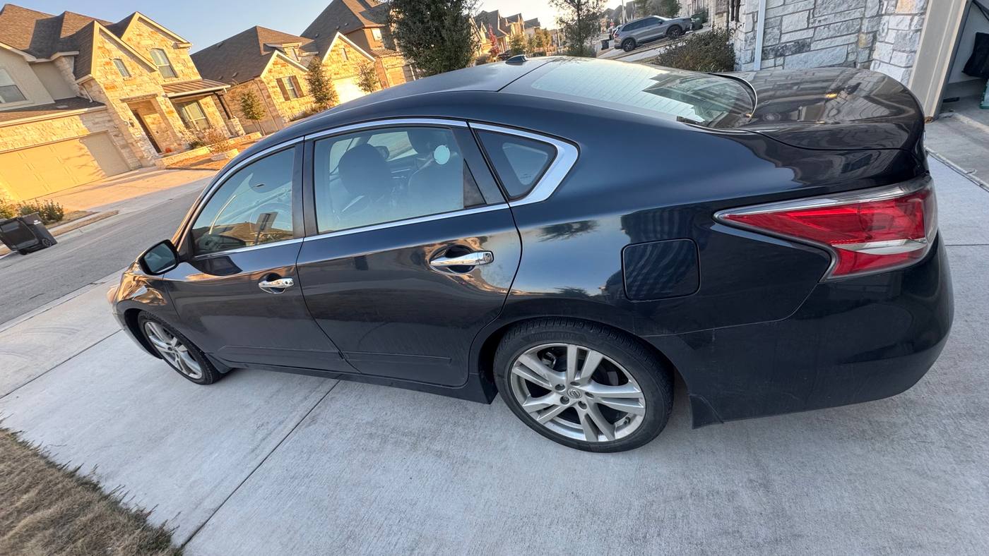 2014 Nissan Altima photo 1