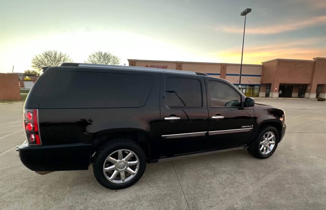 2008 GMC Yukon Denali XL 1500 AWD photo 1