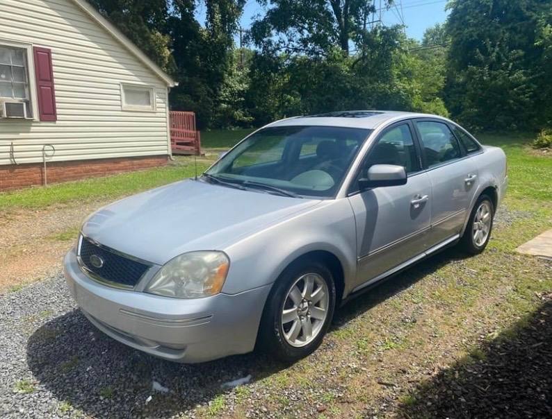 2005 Ford Five Hundred FWD photo 1