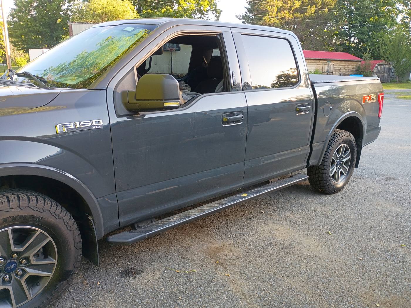 2016 Ford F150 4WD FFV BASE PAYLOAD LT TIRE photo 1