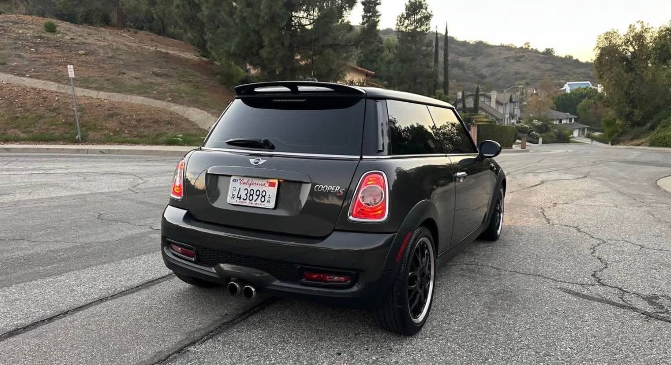 2013 MINI Cooper S photo 1